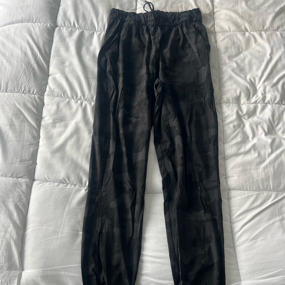 Lululemon Black Camo Stretch High-Rise Jogger